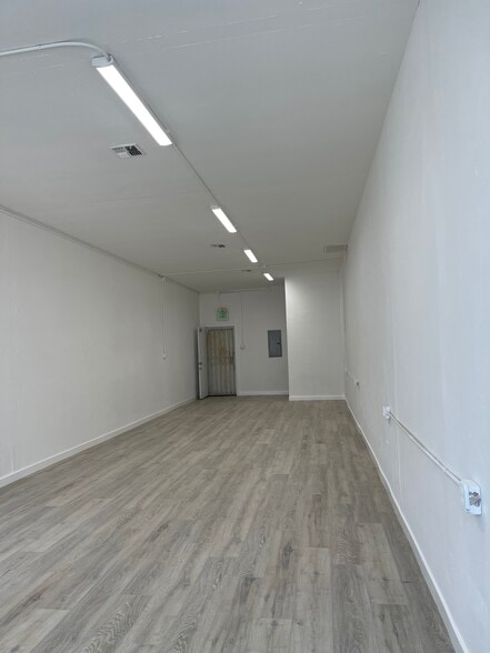 More Photos Of 11408-11410 Saticoy st, North Hollywood Storefront Retail Office For Sale