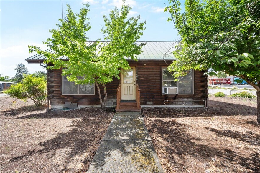 Primary Photo Of 10744 OR-62, Eagle Point Storefront Retail Office For Sale