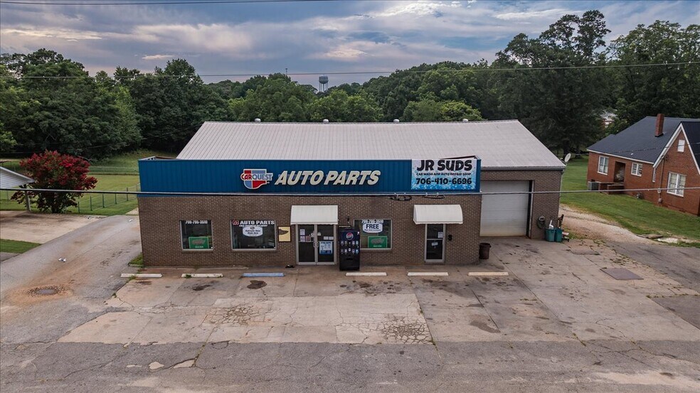 More Photos Of 317 General Daniel Ave N, Danielsville General Retail For Sale