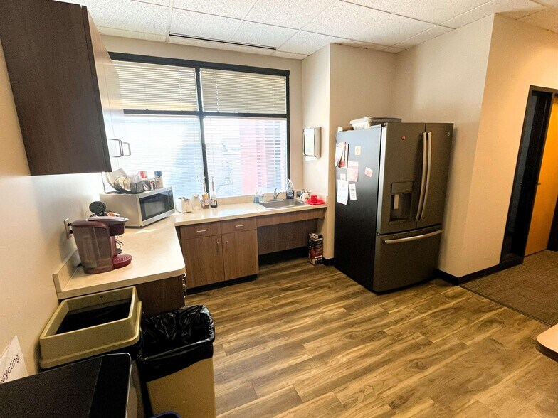 More Photos Of 20 Allen Ave, Webster Groves Office For Lease