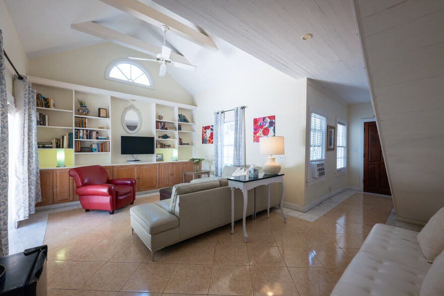 More Photos Of 412 Frances St, Key West Hotel For Sale