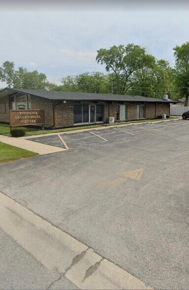 More Photos Of 18511 Torrence, Lansing Medical For Sale