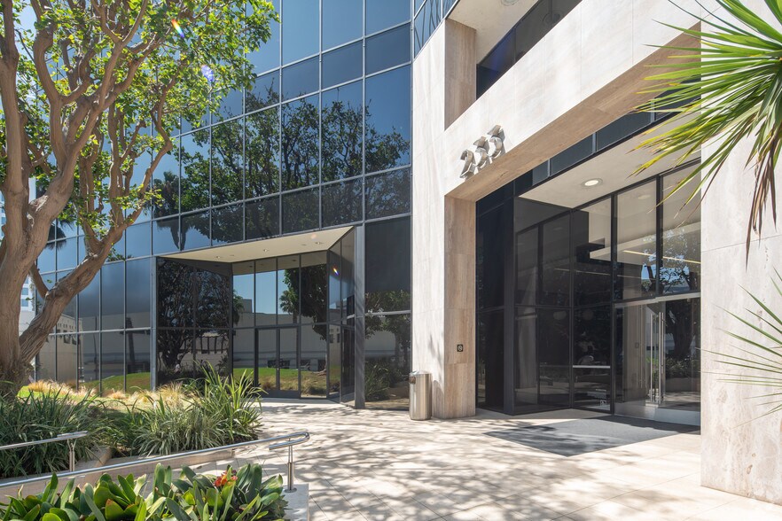 More Photos Of 233 Wilshire Blvd, Santa Monica Office For Lease