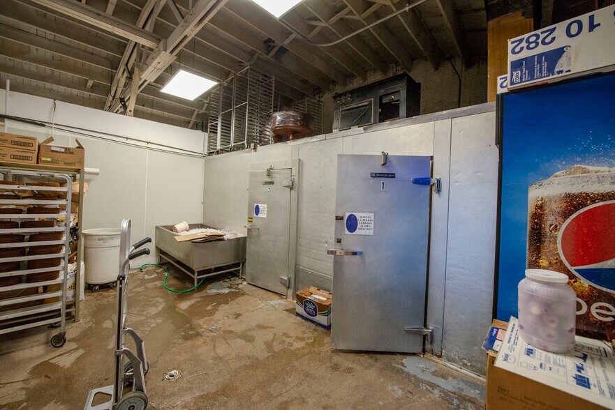 More Photos Of 1419 W Diversey Pky, Chicago Office For Sale