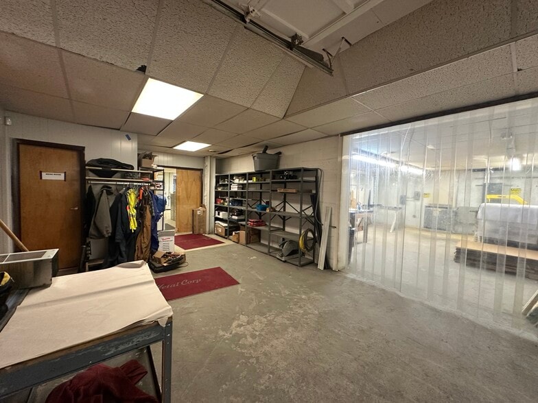 More Photos Of 1035-1037 Montgomery St S, Syracuse Light Manufacturing For Sale