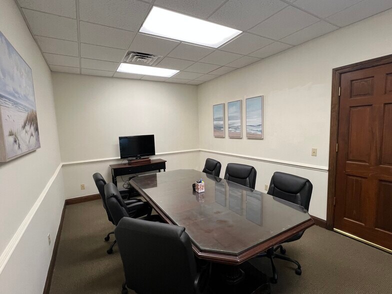 More Photos Of 70 N Main St, Hilton Head Island Office For Lease