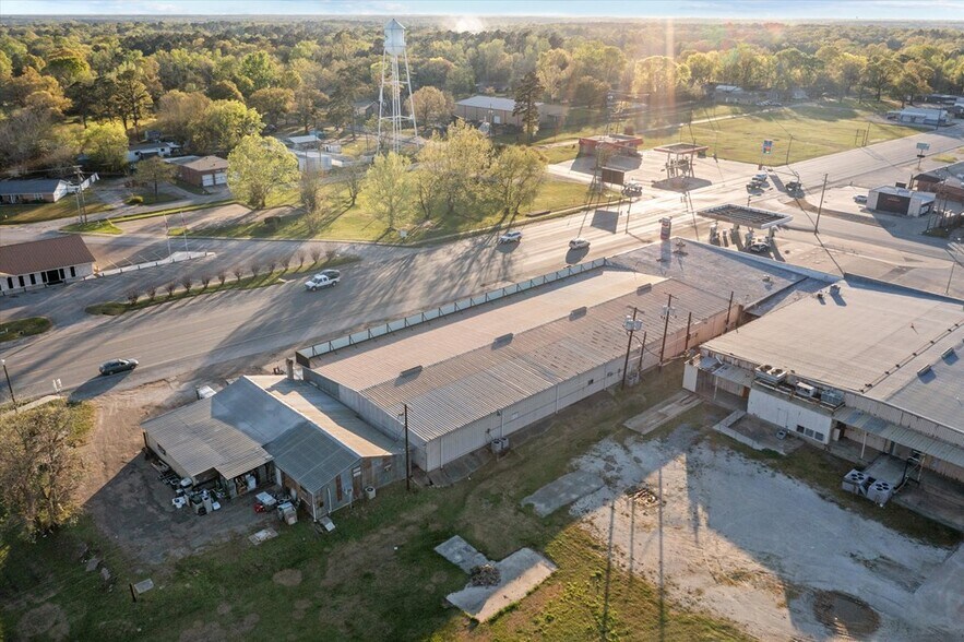 More Photos Of 101 S US Highway 69, Huntington Department Store For Sale