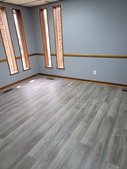 More Photos Of 112 E Dixon Blvd, Shelby Office For Lease