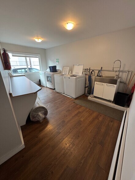 More Photos Of 1880 Pandosy St, Kelowna Apartments For Sale