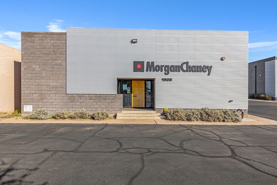 More Photos Of 1926 W North Ln, Phoenix Distribution For Lease