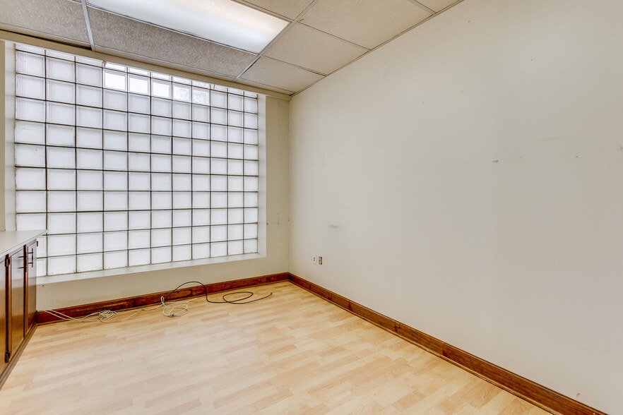 More Photos Of 6300 Forward Ave, Pittsburgh Storefront Retail Residential For Lease