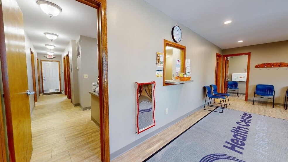 More Photos Of 392 Howard St, Willard Office For Sale