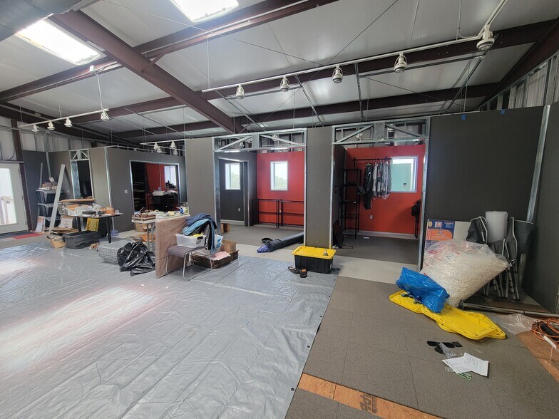 More Photos Of 604 Bonita Dr, Blanco Industrial For Lease
