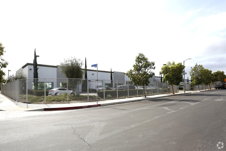 More Photos Of 7500-7536 Tyrone Ave, Van Nuys Service For Lease