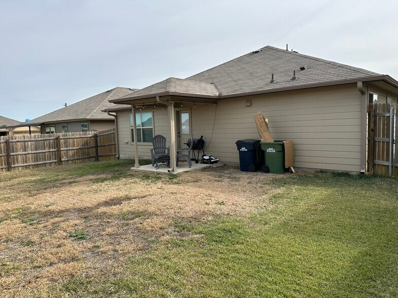 More Photos Of 104 Green Jay Dr, Jarrell Specialty For Sale