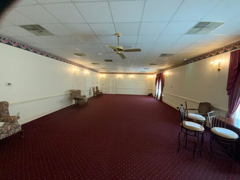 More Photos Of 401 W Cumberland St, Dunn Funeral Home For Sale