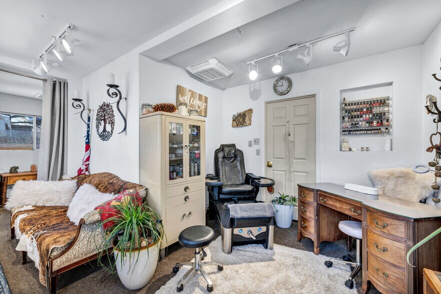 More Photos Of 198 Main St, Bridgeport Restaurant For Sale