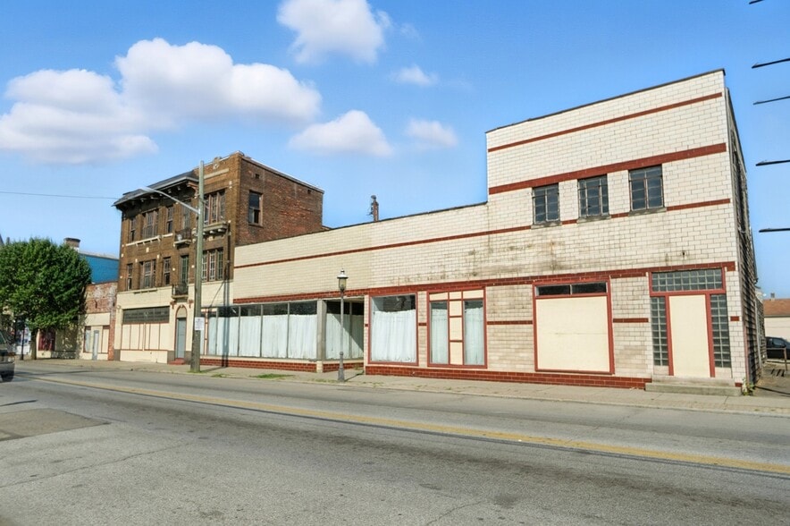 More Photos Of 6105-6117 Vine St, Cincinnati Storefront Retail Residential For Sale