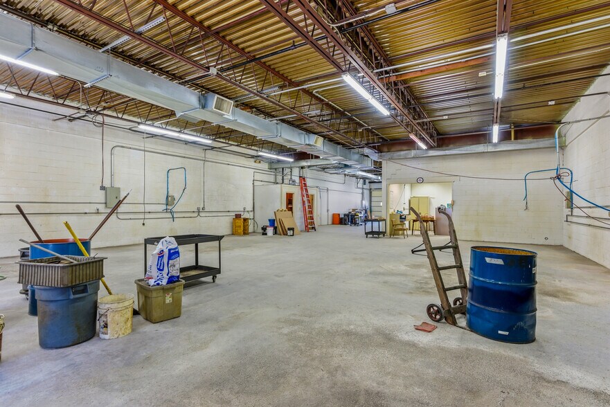 More Photos Of 77 Industrial Park Rd, Vernon Warehouse For Lease