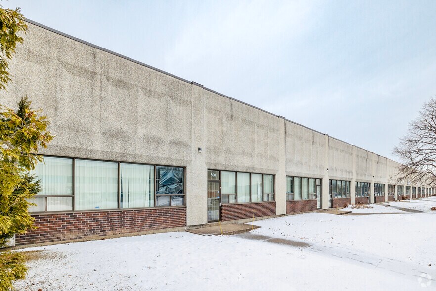More Photos Of 500-548 Av Meloche, Dorval Warehouse For Lease