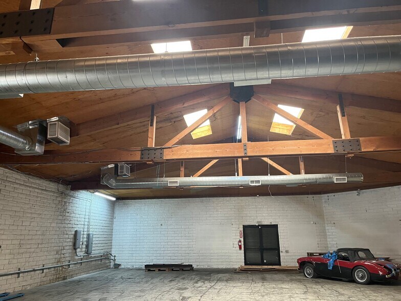 More Photos Of 1000 E Anaheim St, Wilmington Service For Sale