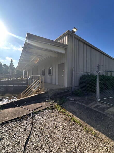 More Photos Of 5055 Edgefield Rd, Trenton Warehouse For Sale