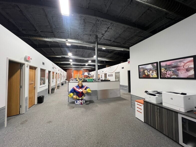 More Photos Of 512 NE Main St, Grimes Distribution For Sale