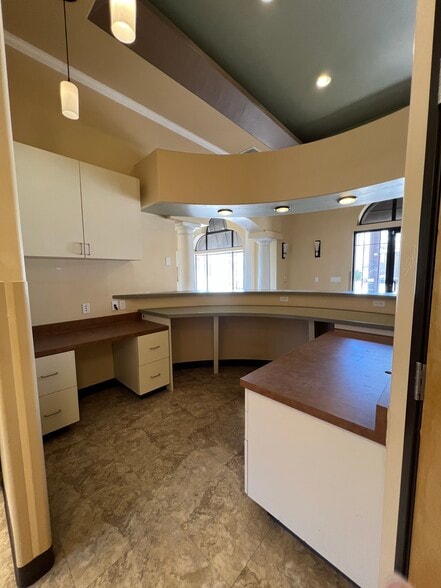 More Photos Of 2245 E State Route 69, Prescott Veterinarian Kennel For Lease