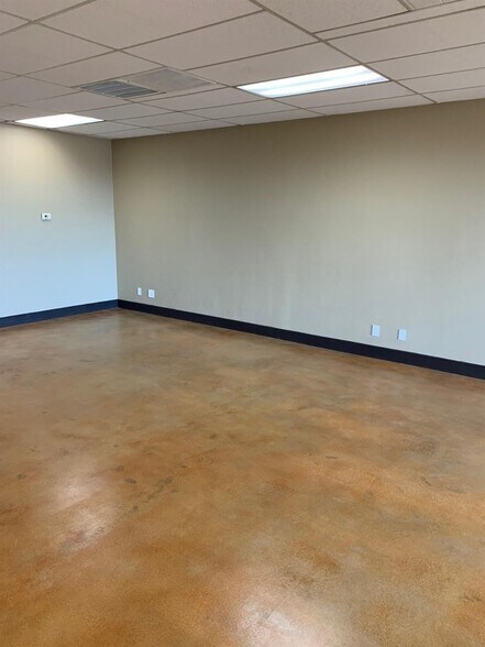 More Photos Of 16005 Main St, Hesperia Unknown For Lease