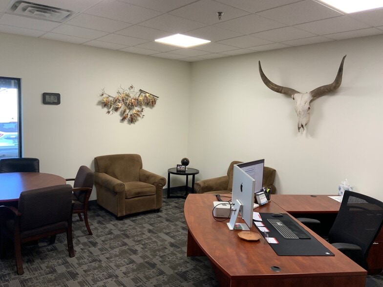 More Photos Of 2890 Market Loop, Southlake Light Manufacturing For Sale