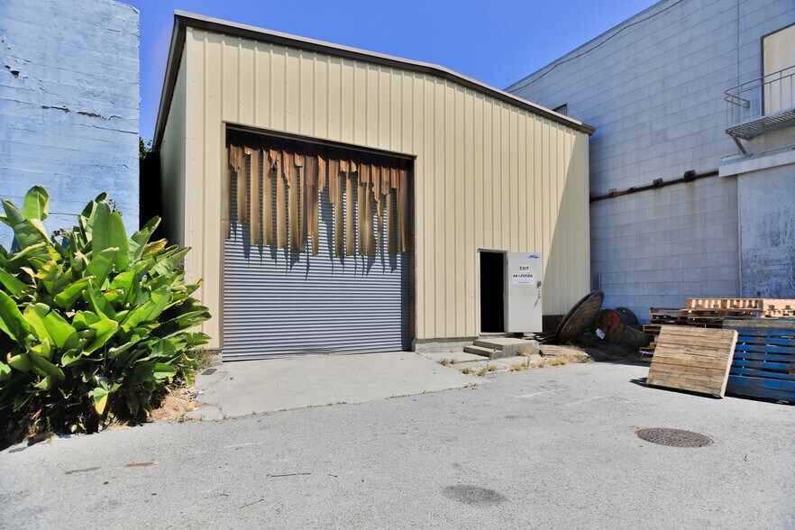 More Photos Of 2757 16th St, San Francisco Warehouse For Lease