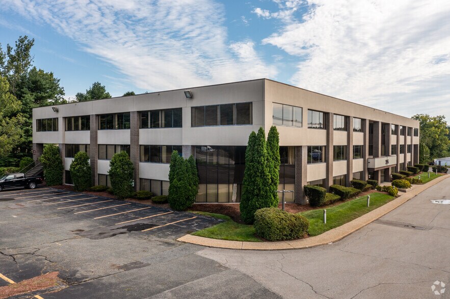 More Photos Of 225 Turnpike Rd, Southborough Office For Lease