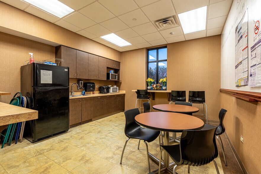 More Photos Of 16105 S La Grange Rd, Orland Park Medical For Lease