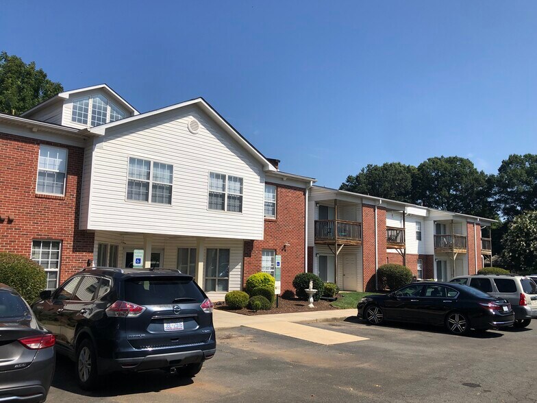 More Photos Of 1300 Pamlico St, Charlotte Apartments For Sale