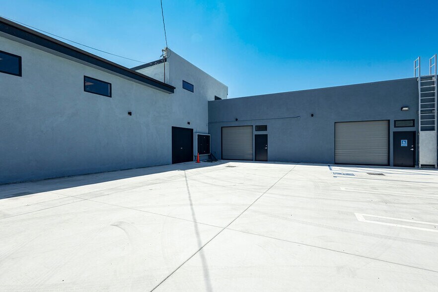 More Photos Of 5131-5137 W Jefferson Blvd, Los Angeles Warehouse For Lease