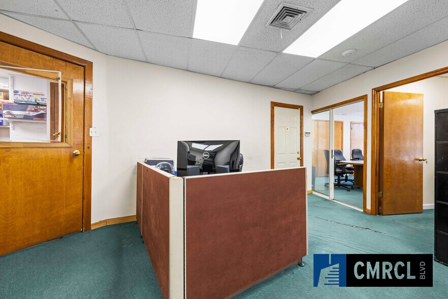 More Photos Of 131 Beverley, Brooklyn Flex For Lease