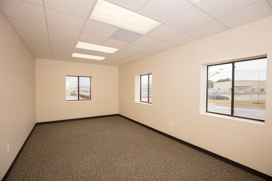 More Photos Of 3406 Longhorn Dr, Houston Warehouse For Lease