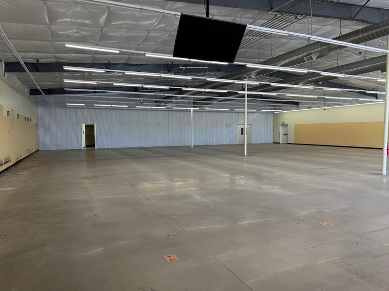 More Photos Of 215 E 1st St, Granite Freestanding For Sale