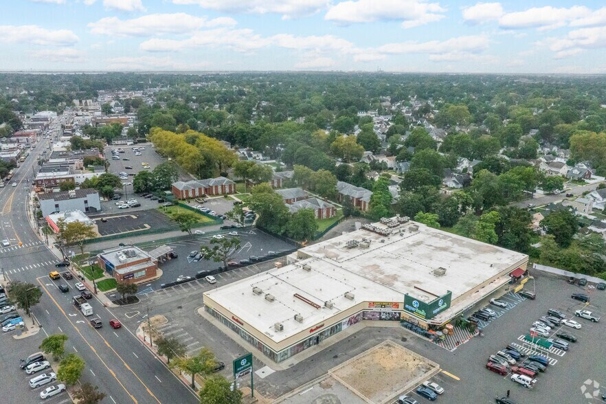 More Photos Of 1764 Grand Ave, North Baldwin Supermarket For Lease