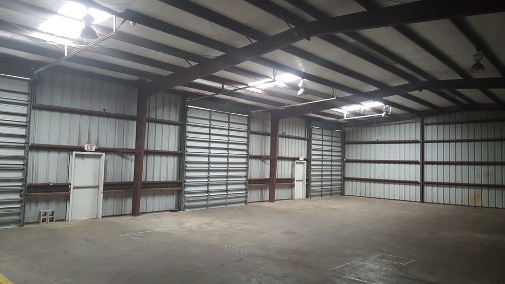 More Photos Of 1959 Saratoga Blvd, Corpus Christi Warehouse For Lease