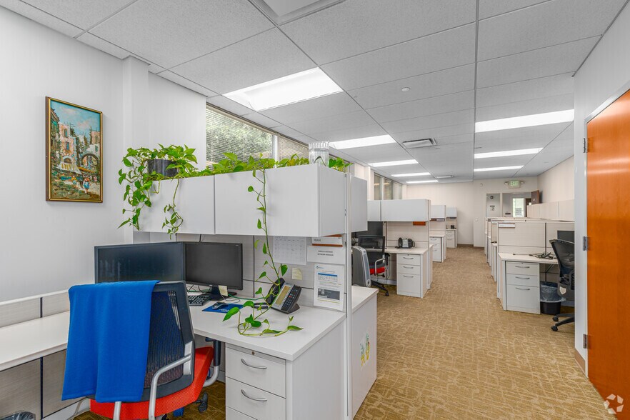 More Photos Of 402-404 Lippincott Dr, Marlton Medical For Sale