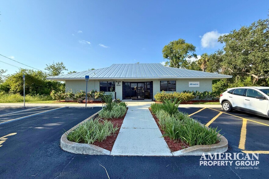 More Photos Of 1341 10th St E, Palmetto Medical For Lease