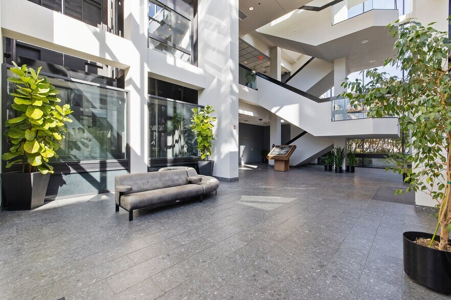 More Photos Of 100 Willow Plz, Visalia Medical For Sale