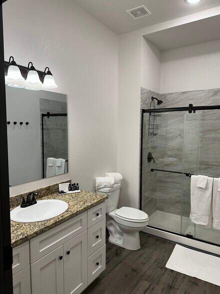 More Photos Of 1811 State Highway 185 E, Seadrift Hotel For Sale