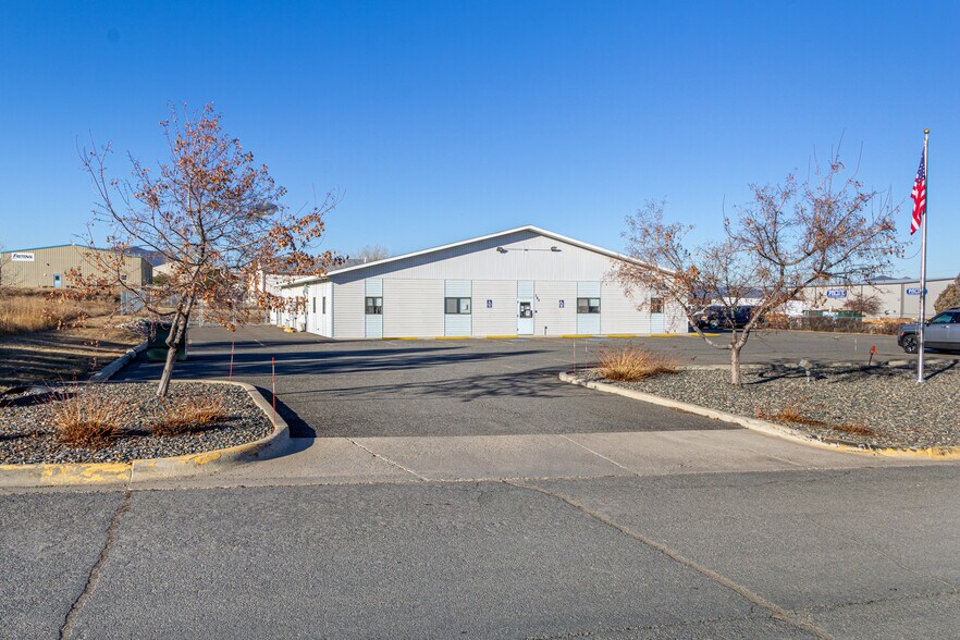 More Photos Of 790 Colleen St, Helena Office For Sale