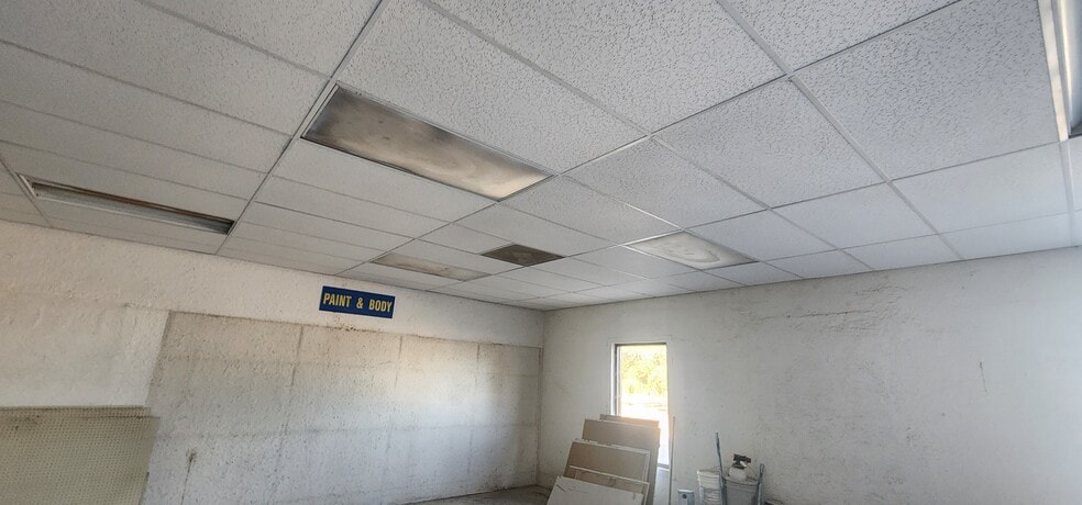 More Photos Of 284 S Center St, Pierson Auto Repair For Lease