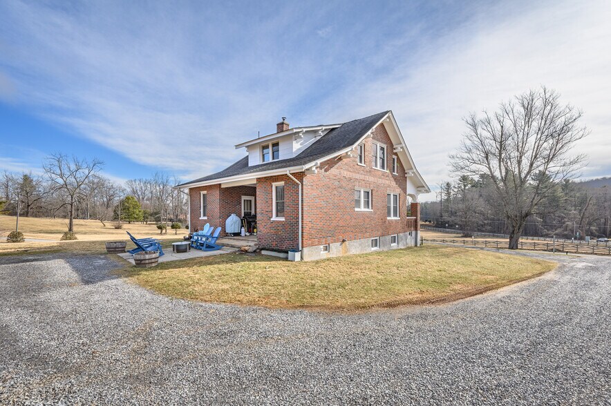 More Photos Of 132 Christiansburg Pike NE, Floyd Flex For Sale
