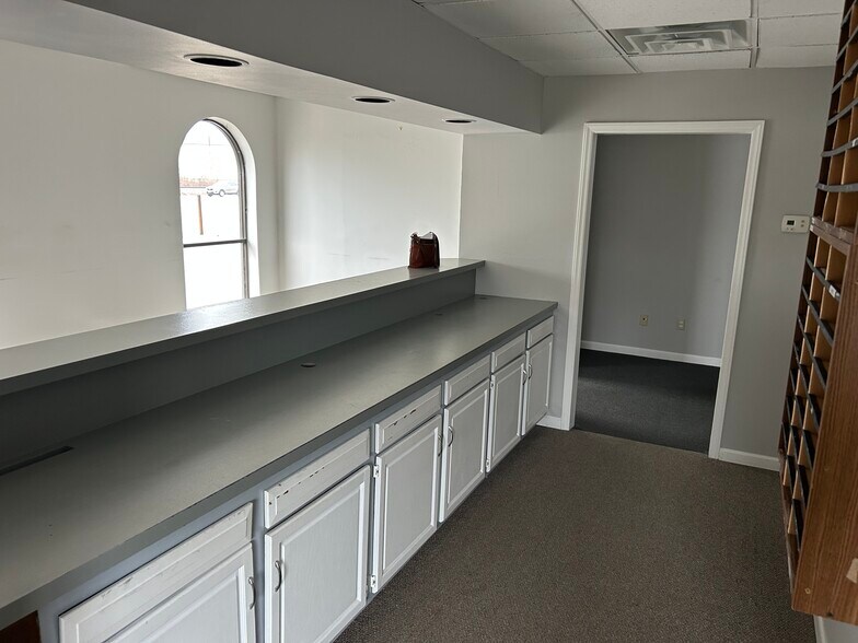 More Photos Of 4115 1st Ave, Nitro Medical For Lease