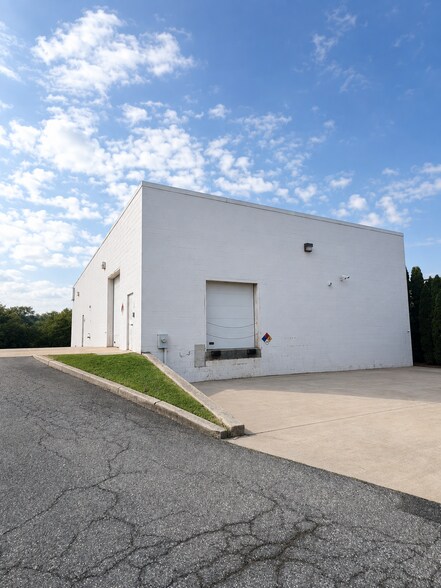 More Photos Of 107 Ruthar Dr, Newark Auto Repair For Sale