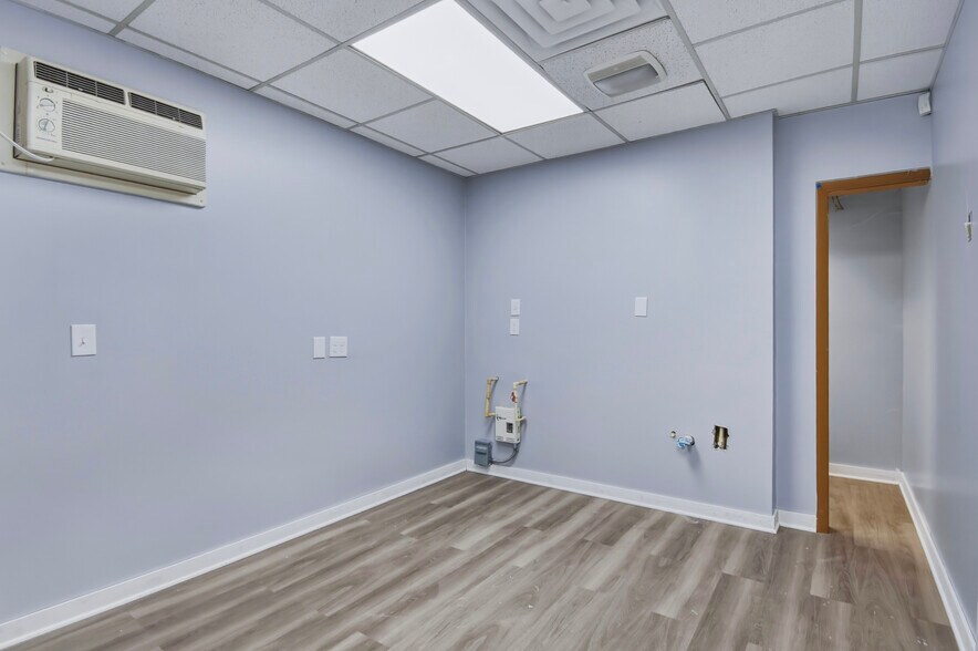 More Photos Of 953 Lane Ave S, Jacksonville Medical For Lease